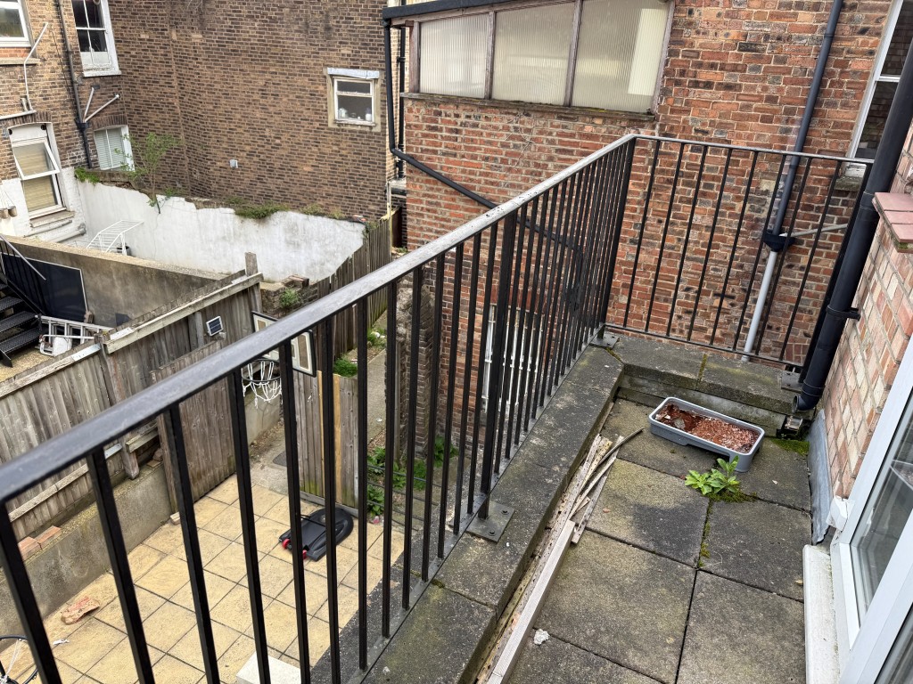 Lot: 196 - TWO-BEDROOM BALCONY FLAT IN CENTRAL LOCATION - Sun balcony with paving and railings